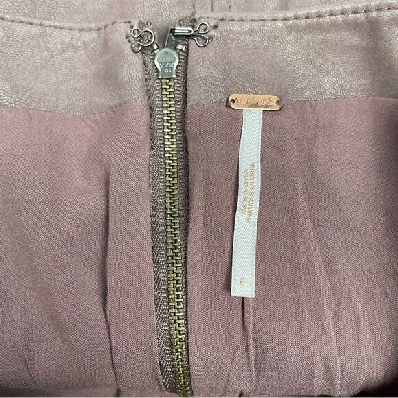 FREE PEOPLE faux leather dusty rose mini skirt, size 6 - Picture 8 of 15